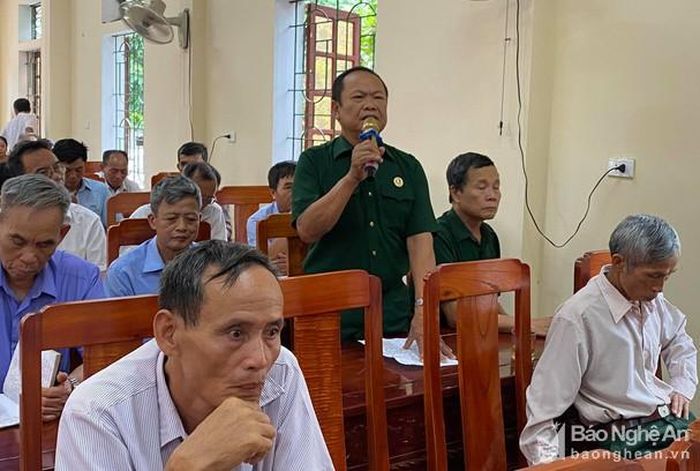 Cử tri xã Nghĩa Yên phản ánh về các chế độ sau sáp nhập thôn, xóm. Ảnh: Minh Thái