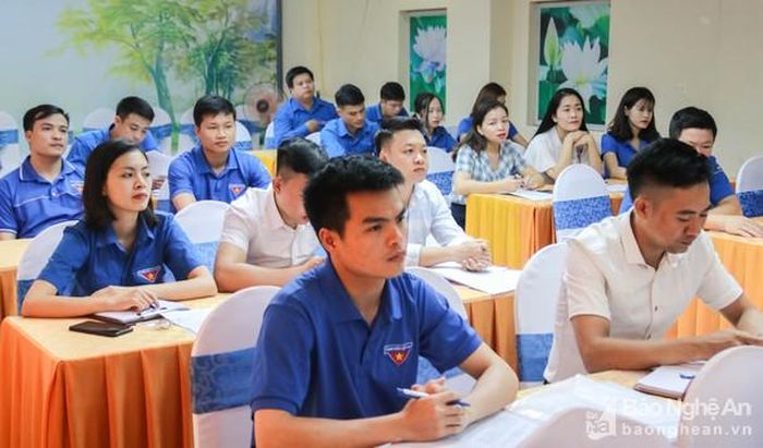 Khóa tập huấn giảng viên nguồn về hướng dẫn xây dựng và vận hành mô hình “Hội đồng trẻ em” diễn ra trong 2 ngày 18 - 19/6 với 4 chuyên đề. Ảnh: Phú Nam