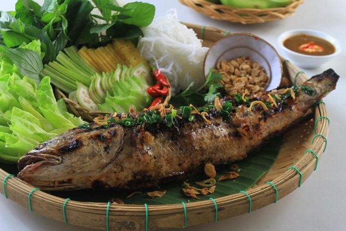 Cá quả nướng có tác dụng bổ nguyên khí, mát máu, thông tiểu.