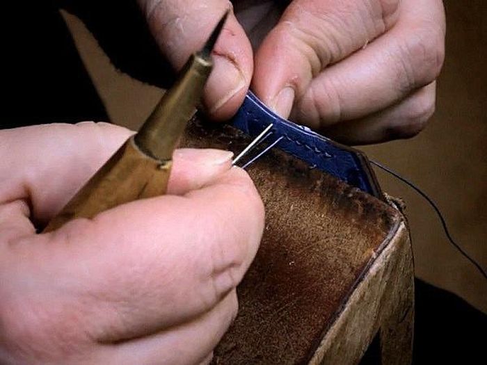 Một đường kim hỏng sẽ để lại vết hở vĩnh viễn trên túi. Vì thế, nhiều thương hiệu khi phát hiện đường may lỗi sẽ cho hủy hoàn toàn chiếc túi xách. 