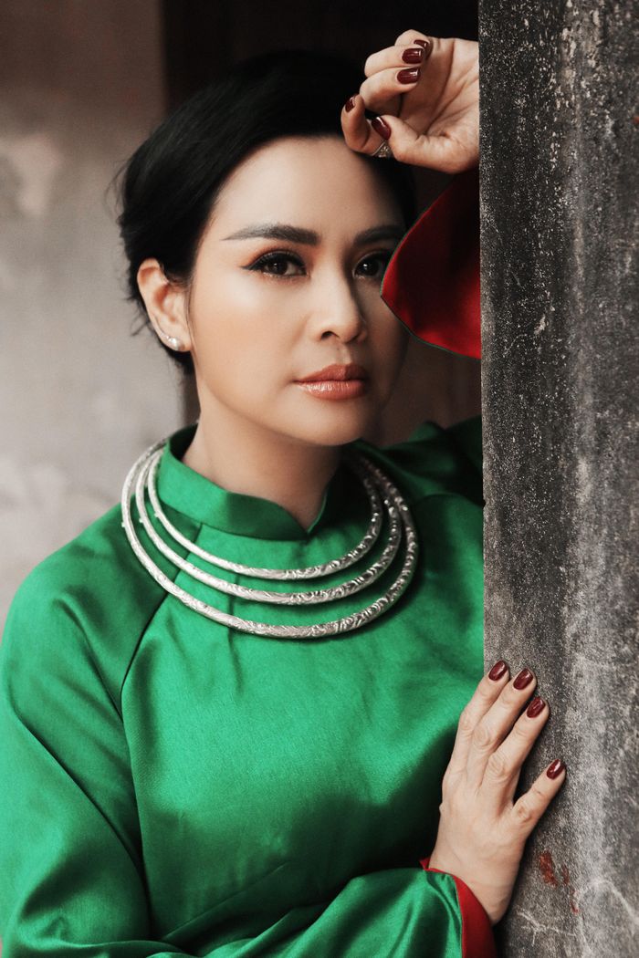Thanh Lam: “Bao giờ trước khi hát một bài nhạc đỏ, tôi cũng nguyện trong lòng cảm ơn tất cả sự hy sinh của những người đã khuất. Tôi hiểu những gì mình có được hôm nay xây dựng từ quá khứ mất mát đau thương”