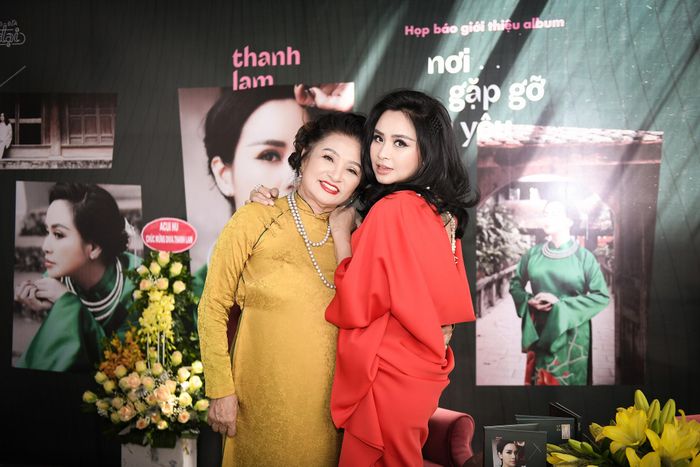 NSƯT Thanh Lam và mẹ- Ảnh: Bình Quách