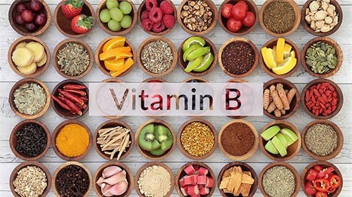  Vitamin C, B3 và Selen giúp làm sạch mụn. Những người bị mụn thường có hàm lượng Selen thấp, vì thế hãy tìm cách bổ sung thêm thành phần này. Vitamin C là chất chống oxy hóa rất tốt cho làn da của bạn, nó không chỉ giúp tái tạo các tế bào mà còn giúp đầy lùi mụn. Còn Vitamin B3 hay Niacin cũng rất hiệu quả trong điều trị mụn.