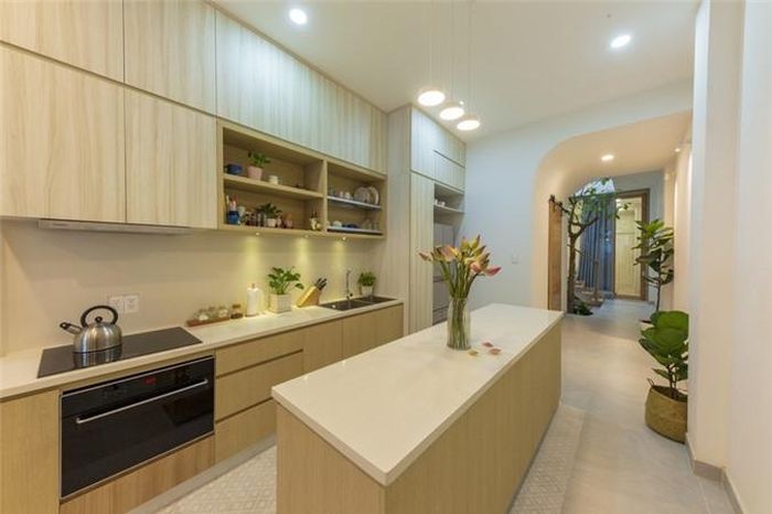  Nội thất làm từ gỗ tự nhiên sáng màu. 