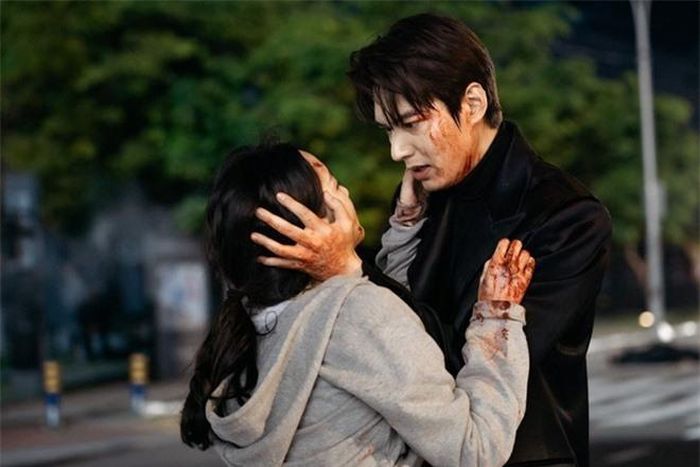 Lee Min Ho bị nhận xét là đẹp nhưng nhạt, còn Quân vương bất diệt thì đã hóa "bom xịt" dù được quảng bá rầm rộ ngày ra mắt.