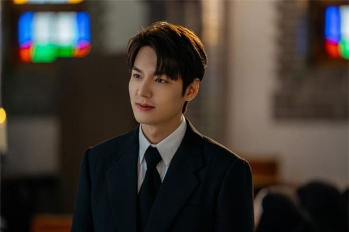 Cách chọn vai an toàn, lối diễn một màu, thậm chí đơ cứng khiến Lee Min Ho nhận về nhiều "gạch đá".