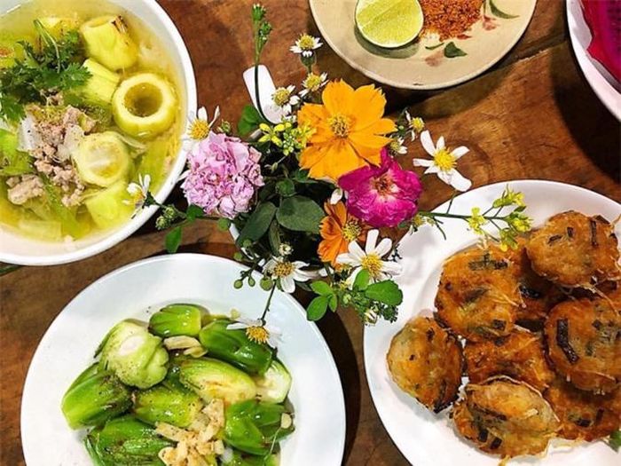 Mâm cơm dân dã với những món ăn từ hoa thanh long