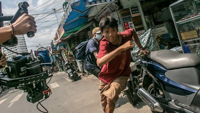 Một cảnh quay phim RÒM trên đường phố