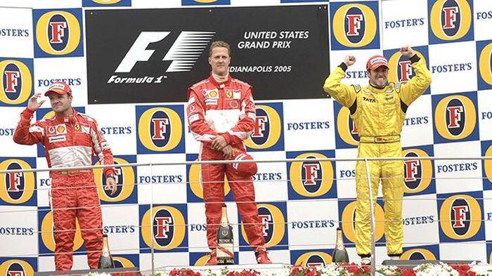 Trong số 3 người lên podium, chỉ có Tiago Monteiro (về thứ 3) thể hiện sự vui mừng