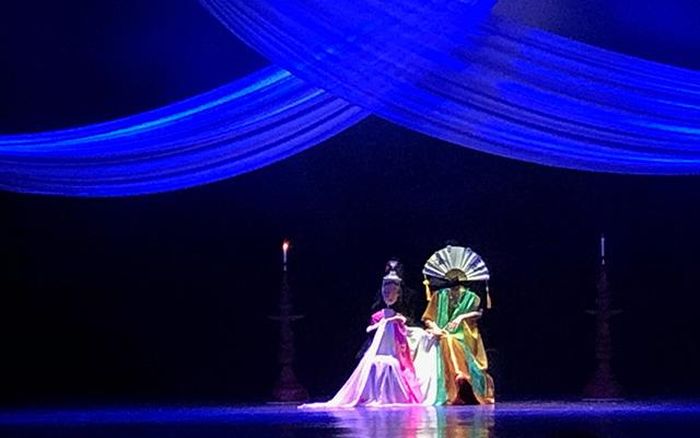 Kiều và Hoạn Thư.