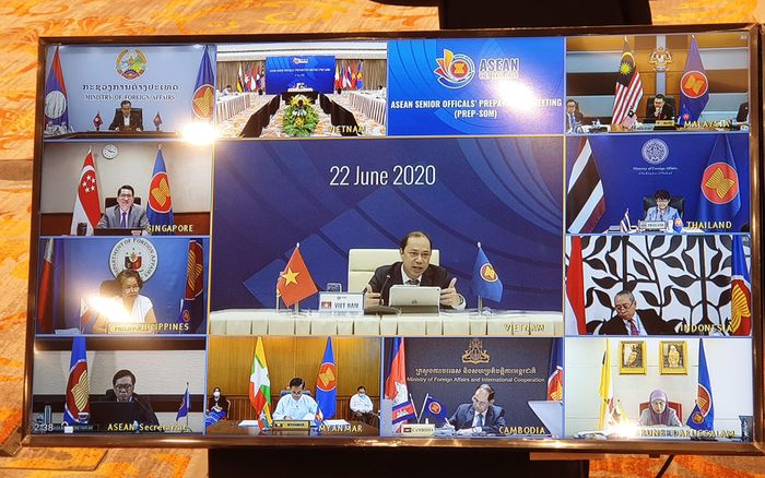 Các Trưởng SOM ASEAN trao đổi tại Hội nghị trực tuyến trù bị cho Hội nghị Cấp cao ASEAN 36 (Ảnh: HẢI BÌNH)