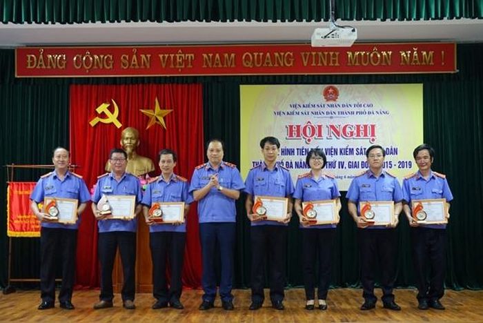 Nhiều các nhân, tập thể của VKSND TP Đà Nẵng đã có thành tích xuất sắc trong các phong trào thi đua. 