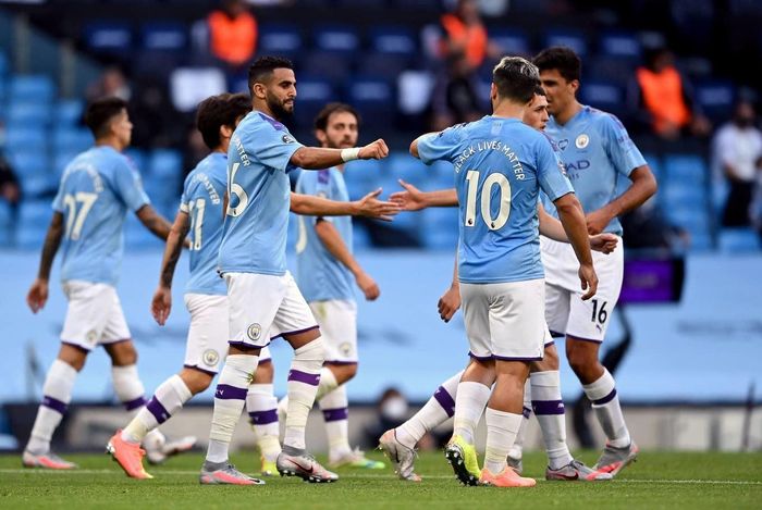 Phút bù giờ hiệp một, Mahrez ghi bàn thứ 3 trên chấm 11m