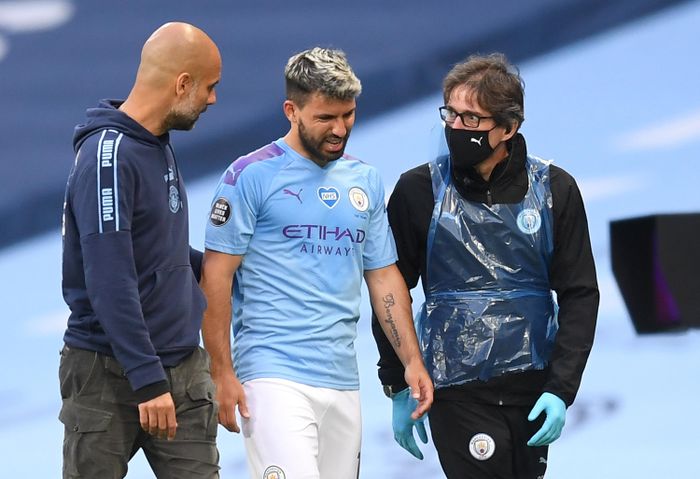 Aguero đá chính từ đầu nhưng sau đó rời sân vì chấn thương