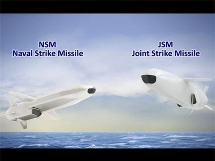  Các kĩ sư quân sự và phi công của Mỹ xác định, JSM nên được thử nghiệm trên F-16 trước do loại chiến đấu cơ này chỉ có những điểm treo vũ khí bên ngoài máy bay nên việc lắp đặt trở nên dễ dàng hơn sơ với F-35. Trong khi đó, F-35 vẫn đang trong quá trình phát triển công nghệ và hoàn chỉnh thiết kế nên việc thử nghiệm JSM của máy bay này gặp nhiều khó khăn. 
