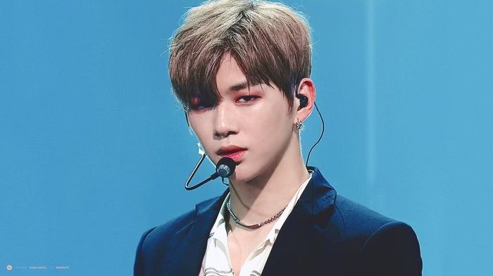  Sau khi Wanna One tan rã, Daniel quyết định chấm dứt hợp đồng với MMO và chuyển sang công ty LM Entertainment để phát triển sự nghiệp solo. Thế nhưng việc LM chuyển phần lớn quyền quản lý các hoạt động của Daniel cho bên thứ ba, mà không thông báo với anh trước khiến nam ca sĩ cảm thấy không được tôn trọng. Daniel quyết định đệ đơn kiện công ty và các kế hoạch âm nhạc bị gián đoạn. 