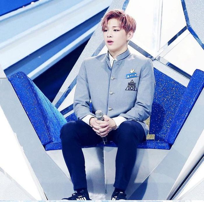  Produce 101 là bước ngoặt thay đổi cuộc đời Kang Daniel. Daniel trở thành một trong 5 thực tập sinh đại diện cho MMO tham gia cuộc thi. Daniel từng khẳng định nếu thất bại tại Produce 101, anh sẽ từ bỏ âm nhạc. Anh thừa nhận đây là cuộc thi cuối sau nhiều năm chật vật tìm kiếm cơ hội ra mắt Kpop. 