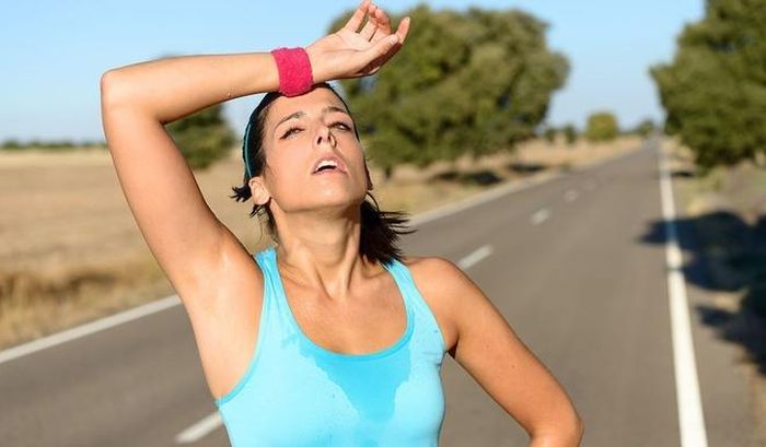  Nếu không được điều trị, kiệt sức do nhiệt có thể phát triển thành sốc nhiệt vô cùng nguy hiểm. Ảnh: Mayo Clinic. 