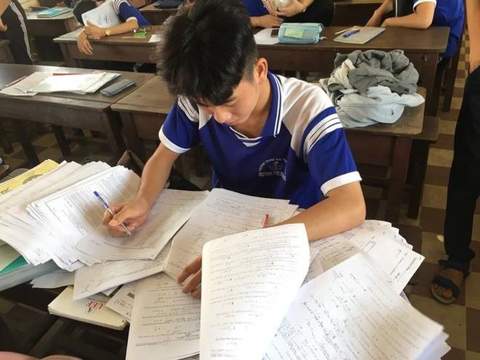 Từ bài kiểm tra miệng, kiểm tra 15 phút, kiểm tra 1 tiết, thi học kỳ đến thi cấp 3, thi tốt nghiệp THPT đều quan trọng cả đối với tất cả các bạn học sinh.