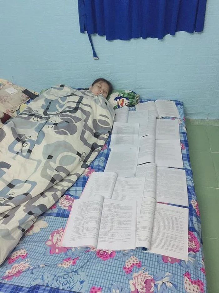 Thời gian gần đây, hình ảnh ôn thi của học trò xuất hiện khá nhiều trên các trang mạng xã hội.