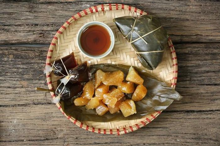 Bánh tro còn có những tên gọi khác như bánh ú tro, bánh tro hay bánh gio. Tùy thuộc vào thói quen của mỗi vùng miền, người dân địa phương sẽ gọi tên loại bánh đặc trưng của ngày Tết Đoan ngọ bằng các tên gọi khác.