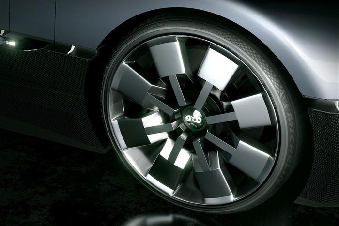 Mặc dù thể hiện niềm yêu thích với thương hiệu Audi nhưng điểm thú vị là thông tin trên trang cá nhân cho biết Jordan Gendler đang làm việc tại bộ phận thiết kế của Jaguar Land Rover. Nếu trong tương lai, Gendler đảm nhận vai trò thiết kế cho hãng xe Đức biết đâu được GT Concept sẽ xuất hiện trên đường phố.