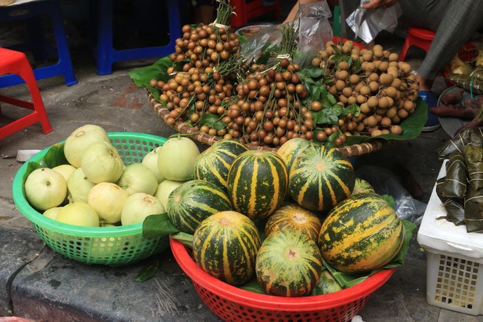 Nhãn đầu mùa giá từ 50.000 đồng/kg, hiếm quầy hàng có. Quất hồng bì 30.000 đồng/kg