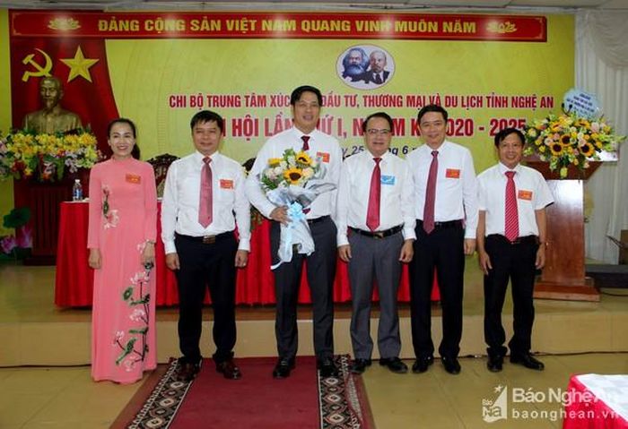 Ra mắt cấp ủy nhiệm kỳ mới của Trung tâm Xúc tiến đầu tư, thương mại và du lịch Nghệ An. Ảnh: Q.A