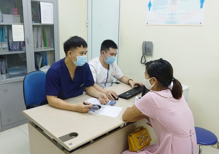 Các chuyên gia khuyến cáo: Phụ nữ trên 35 tuổi sau 6 tháng chung sống không dùng biện pháp tránh thai mà chưa có thai cần đi khám chuyên khoa để phát hiện sớm tình trạng suy buồng trứng và điều trị hỗ trợ sinh sản kịp thời.