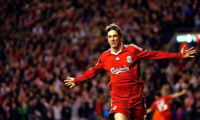  Fernando Torres, người đá cặp ăn ý với Gerrard năm nào, cũng chúc mừng đội bóng cũ. "Gửi lời chúc mừng to lớn tới Liverpool sau chức vô địch Premier League. Đội hình tuyệt vời, HLV hảo hạng, đội ngũ xuất sắc, nhưng trên tất cả, tôi xin chân thành chúc mừng tới từng CĐV Liverpool. Các bạn chờ đợi quá lâu và và chức vô địch cuối cùng cũng đã tới. Tất cả đều hoàn toàn xứng đáng. YNWA". Torres gắn bó với Liverpool trong 4 năm. Chân sút người Tây Ban Nha có 81 bàn sau 142 trận cho "The Kop". 