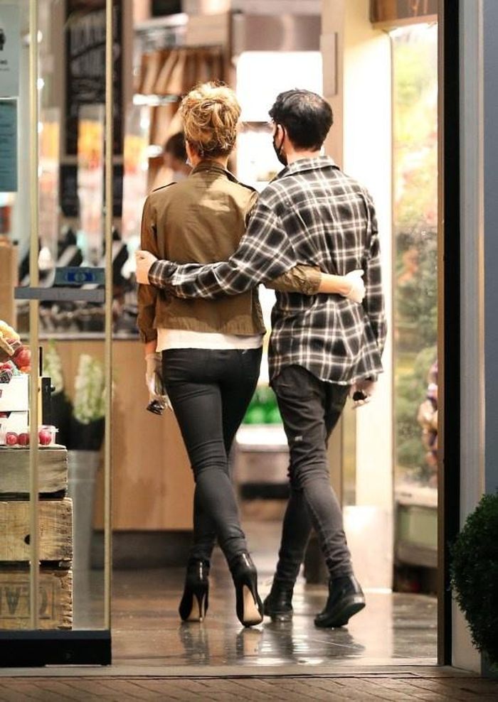 Kate Beckinsale và Goody Grace tình tứ bên nhau. Ảnh: BACKGRIP