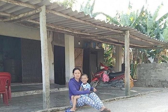 Hai mẹ con chị Lam đang cố gắng chiến đấu với bệnh tật
