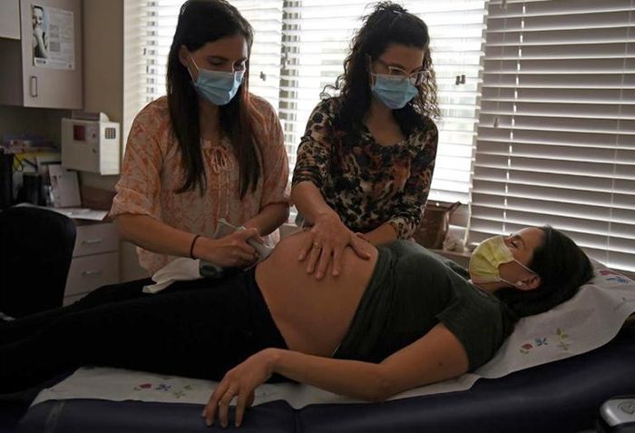 Một thai phụ tại phòng khám ở San Antonio, Texas. Ảnh: Reuters