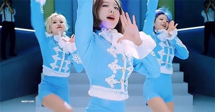 Twice được khen khi trở lại concept đáng yêu giống thời mới debut.