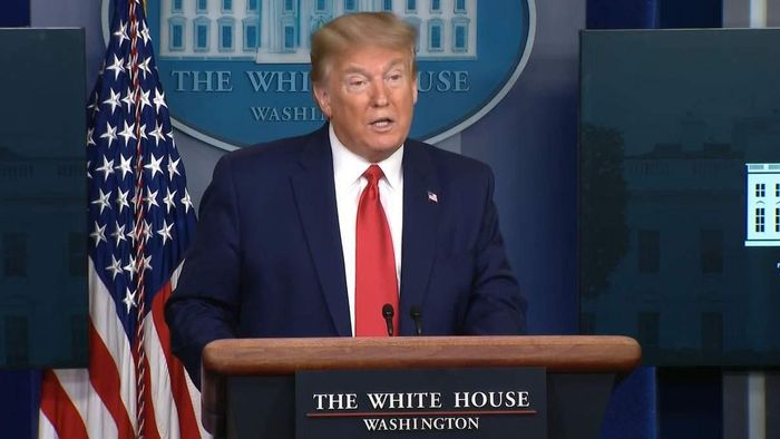  Tổng thống Hoa Kỳ Donald Trump phát biểu trong một cuộc họp báo tại Nhà Trắng hồi tháng 4/2020 (Ảnh: WSLS10)
