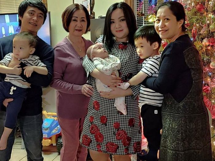  Năm 2012, giọng ca sinh năm 1995 theo gia đình sang Mỹ định cư. Cũng từ đó, cô rút khỏi thị trường âm nhạc và tập trung vào việc học. Năm 2009, 9X chia sẻ có ý định quay lại Việt Nam để phát triển đam mê, tuy nhiên kế hoạch của cô bị hoãn vì công việc riêng. Năm 2016, Xuân Mai thông báo đã kết hôn. Đến nay, cô trở thành bà mẹ 3 con. Chia sẻ về việc rời bỏ con đường ca hát để tập trung cho gia đình, cô cho biết: "Tôi nghĩ trong cuộc sống luôn phải lựa chọn. Mỗi người không thể tham lam, muốn có trong tay mọi thứ tốt đẹp và hoàn hảo cùng lúc được”. 