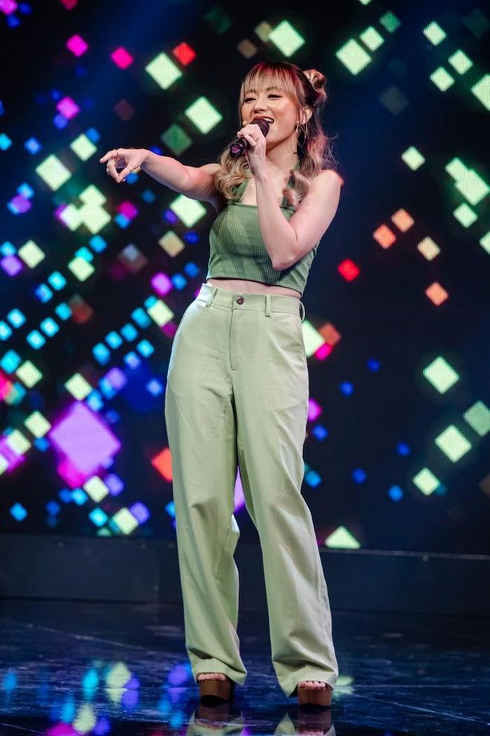 Năm 2019, Xuân Nghi trở lại thị trường âm nhạc với sản phẩm Summer Night. Cùng với đó, nữ ca sĩ theo phong cách trưởng thành, sắc sảo. Cô trang điểm đậm, để tóc sáng màu đầy cá tính. Xuân Nghi cũng công khai chuyện tình cảm với bạn trai Việt kiều. Cả hai bên nhau hơn 7 năm và nhận được sự ủng hộ từ phía gia đình. 