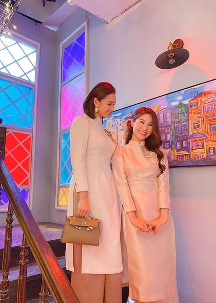 "Tôi nói thiệt. Tôi yêu bà chị này lắm. Yêu thực sự đó. Cám ơn cuộc đời đã mang tỷ đến bên em. Ở bên tỷ tâm lý luôn được giải tỏa. Tỷ có góp ý cũng thấy không bị tổn thương mà chỉ thấy buồn cười và thêm vui. Nói chung tỷ hội tụ đủ những yếu tố làm thiên sứ thực hiện sứ mệnh giải cứu và chữa lành, làm cho các em tỷ được tốt hơn", Diễm My viết.