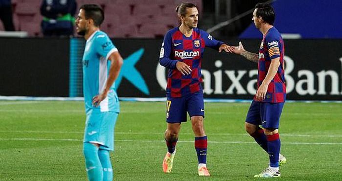 Griezmann đang gặp khó trong việc làm thân với Messi