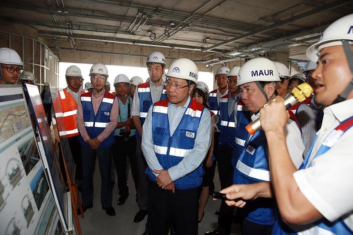  Phó Thủ tướng Phạm Bình Minh thị sát tuyến metro số 1 của TPHCM - Ảnh: VGP/Hải Minh 