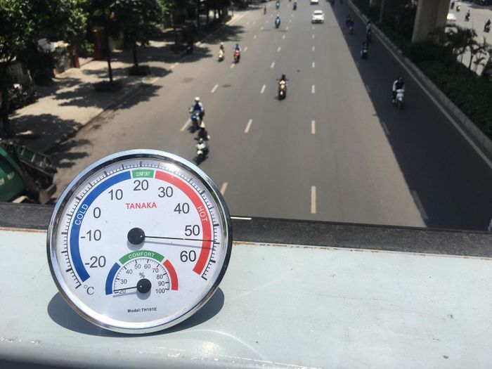 Hà Nội những ngày qua do hiệu ứng đô thị nhiệt độ ngoài đường có thể chạm đến ngưỡng 50 độ C