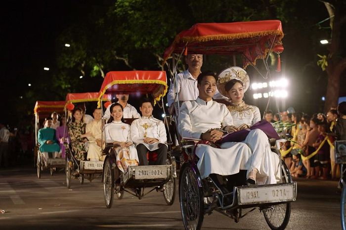 Lễ hội đường phố Hà Nội – điểm đến xanh được tổ chức vào cuối tuần nên thu hút được hàng chục ngàn khán giả ở khắp nơi đổ về thưởng thức nghệ thuật, xem diễu hành và tham gia vào một số trò chơi dân gian rất thú vị.