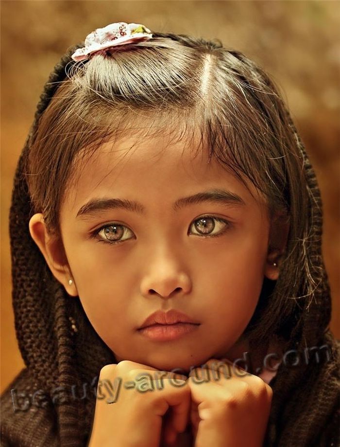  Nữ mẫu nhí Malaysia có cuộc sống bình thường như bao đứa trẻ khác trên thế giới. 