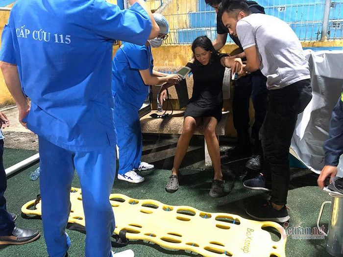Nữ CĐV tiếp tục được theo dõi ngay tại sân