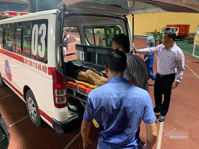Xe cứu thương đã được đưa vào sân