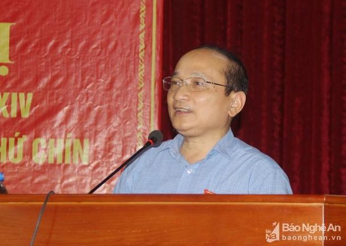 Phó trưởng Đoàn đại biểu Quốc hội tỉnh Nguyễn Thanh Hiền giải trình làm rõ một số vấn đề cử tri quan tâm. Ảnh: Mai Hoa