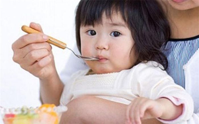 Bỏ mặc trẻ đói cần đúng cách 