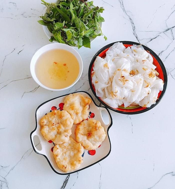Bánh cuốn chả mực là món ăn chỉ có ở Hạ Long