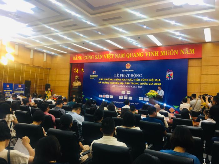 Toàn cảnh lễ phát động.