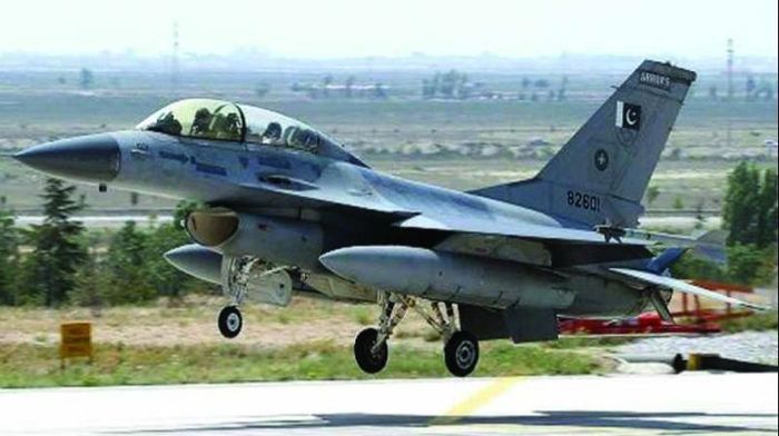Vụ rơi tiêm kích F-16 mới nhất hôm nay nối dài chuỗi tai nạn liên quan tới dàn chiến đấu cơ của không quân Mỹ trong những tuần gần đây. Cụ thể, hôm 18/6, một tiêm kích F/A-18F Super Hornet hoạt động trên tàu sân bay USS Theodore Roosevelt của Hải quân Mỹ đã rơi xuống biển Philippine trong lúc tham gia huấn luyện. Phi công và chuyên viên điều khiển vũ khí đã thoát khỏi máy bay an toàn và được trực thăng MH-60S cứu hộ ngay sau đó.